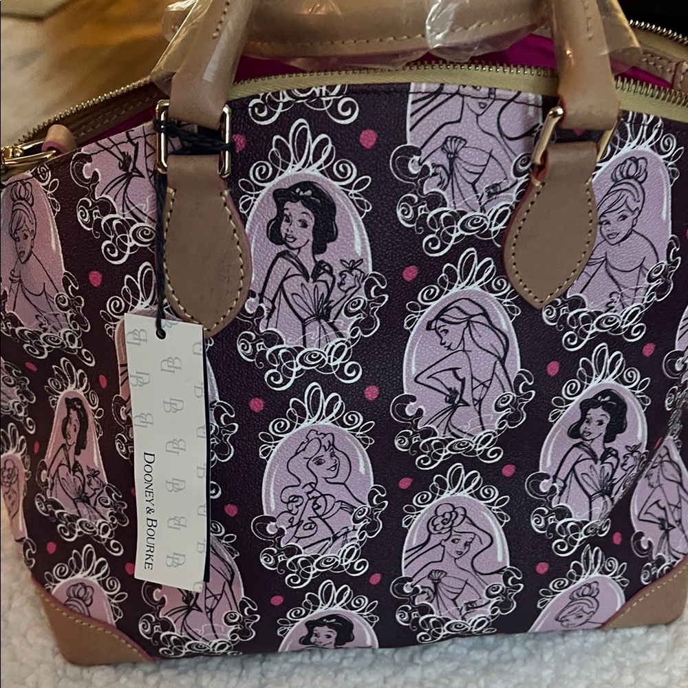 Disney and Bourke 2015 1/2 Princess Marathon Satchel 
New With Tags And Reg card - Picture 5 of 8